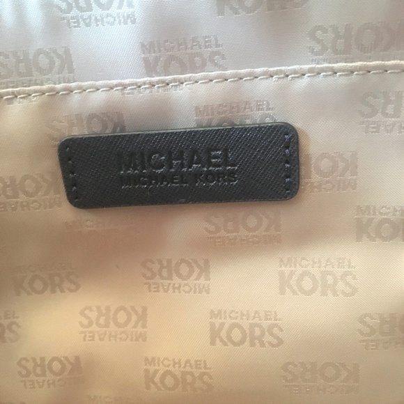 Michael Kors Carryall Tote - Navy Floral Bag - Picture 8 of 8